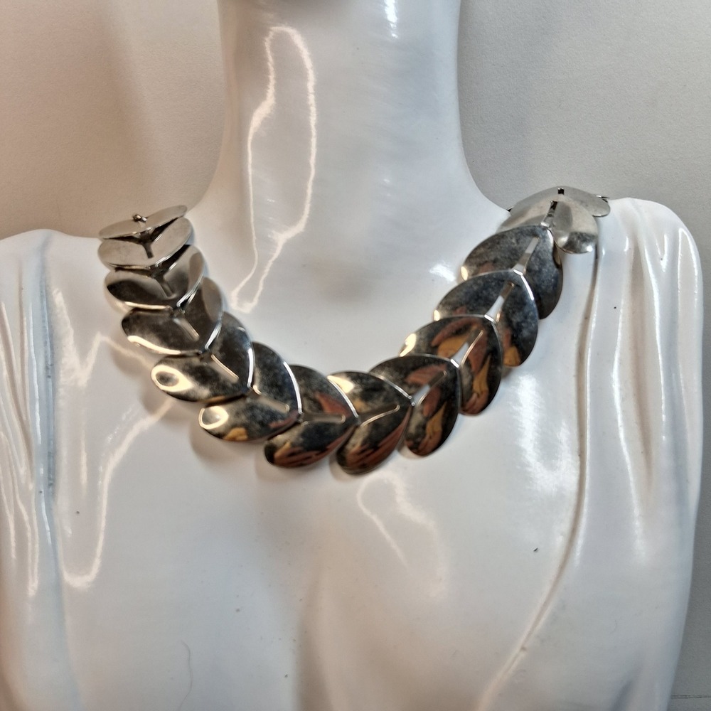 Vintage Silver Tone Leaf Link Collar Necklace Articulated Retro 17.5 Inch